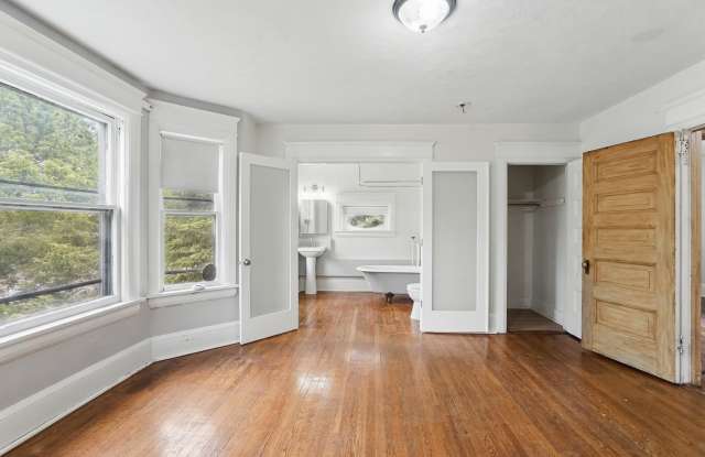 June 1st 2027 Move in Beautiful 7-8 Bedroom 5 Bathroom House! Close to Campuses! Gallery 4