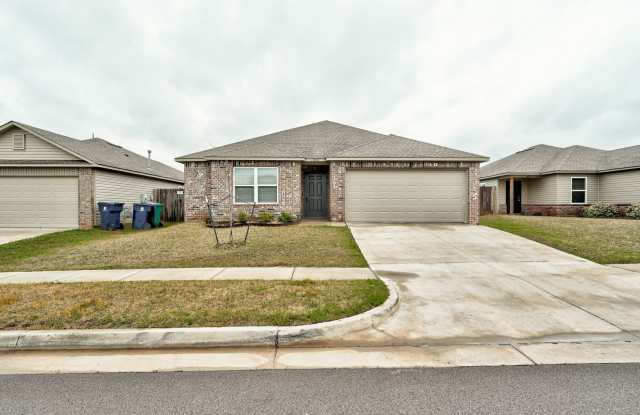 Beautiful 4 Bedroom / 2 Bathroom Home in Yukon! Located just one block from the John Kilpatrick Turnpike! - 11820 Jude Way, Oklahoma City, OK 73099 Beautiful 4 Bedroom / 2 Bathroom Home in Yukon! Located just one block from the John Kilpatrick Turnpike! - 11820 Jude Way, Oklahoma City, OK 73099