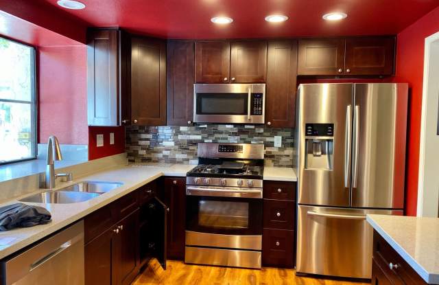 GATED 3br 2.5 baths modern kitchen SS appliances Townhome $2990 - 1651 South Juniper Street, Escondido, CA 92025