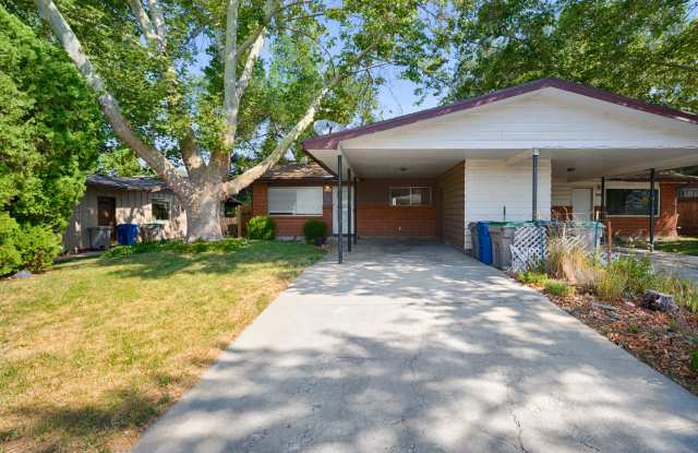 Boise, Duplex, 2Bd/1Bth/CP, 1015Sqft, Dishwasher, Washer and Dryer Hook up, Fenced photos photos