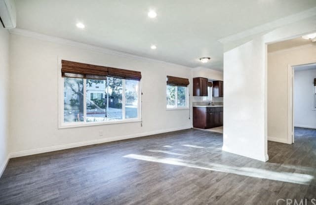 296 N Oakland Gallery 2