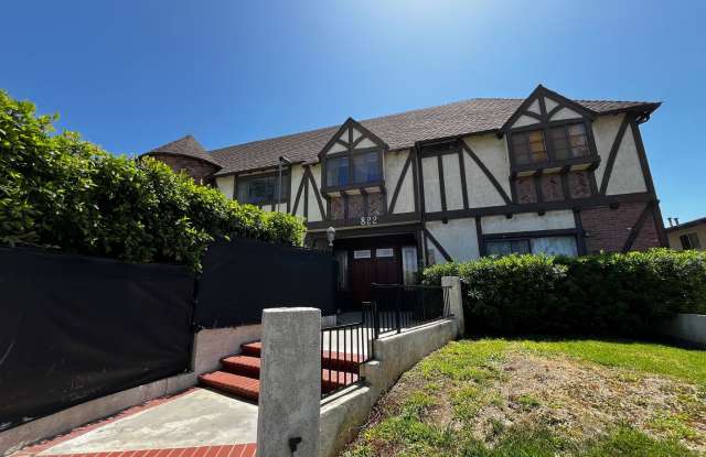 Stylish 3-Bedroom Townhouse in Gated Inglewood Community – Modern Upgrades  Prime Location - 822 Victor Avenue, Inglewood, CA 90302
