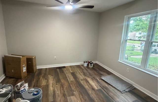 9409 Manor Avenue Gallery 4