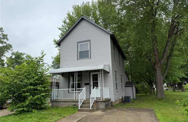 1069 Grant Avenue NW photos photos