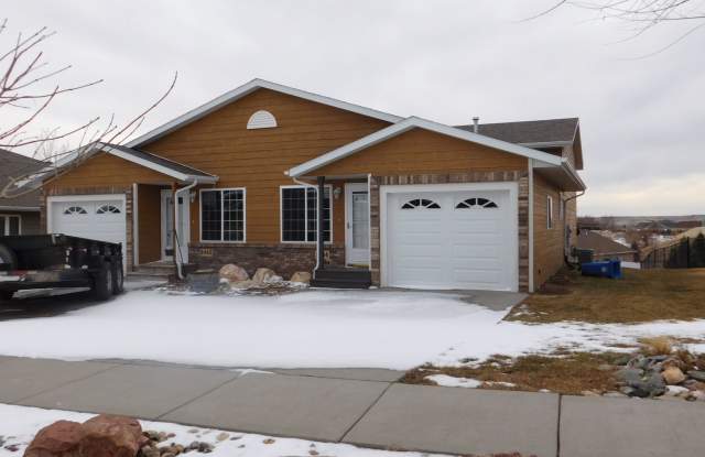 Charming 3 Bed, 2 Bath Townhome with Single-Car Garage photos photos Charming 3 Bed, 2 Bath Townhome with Single-Car Garage photos photos