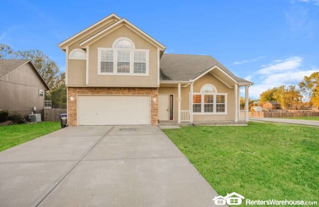 400 Grant Avenue South - 400 Grant Avenue South, Greenwood, MO 64034