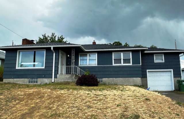 Fantastic 4 Bedroom 2 Bath Northside Home photos photos