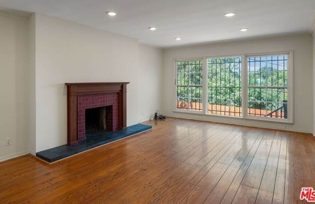 9149 Hillsboro Dr Gallery 3