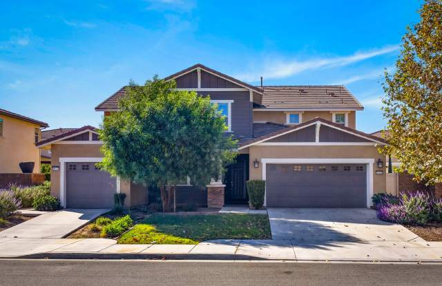 Spacious Newer 4-Bed 3 1/2-Bath Plus Loft Home in Citrus Trails Gallery 1