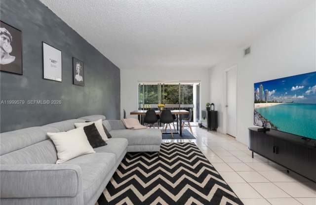 8885 Fontainebleau Blvd photos photos