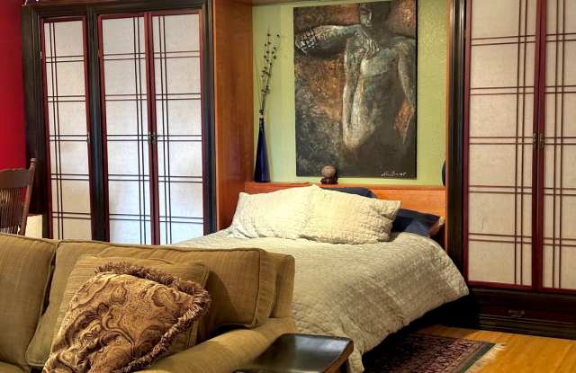 Studio 1ba | Washer and Dryer and Lake Access - 13426 Greenwood Avenue North, Seattle, WA 98133