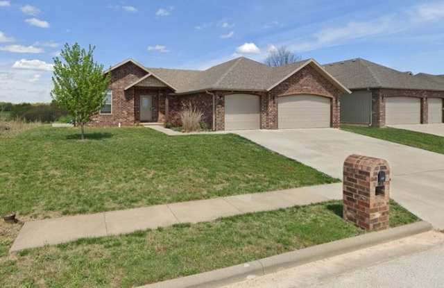 863 South Dry Gulch Road - 863 South Dry Gulch Road, Nixa, MO 65714