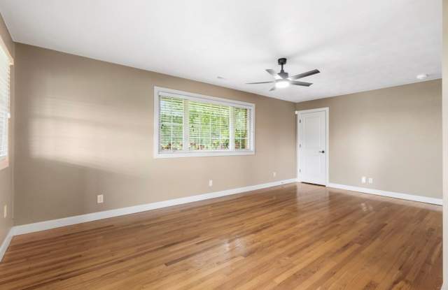 COUNTRY LIVING | SPACIOUS HOME | BEAUTIFUL OUTDOOR SPACE | Rogersville! Gallery 4