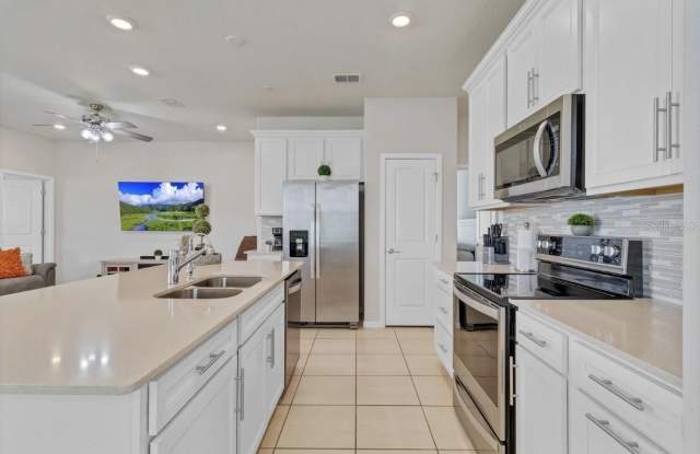 1872 SUMMER SERENITY Drive Gallery 3