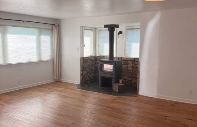 Spacious Redding Home Near Downtown with Charming Backyard Gallery 4
