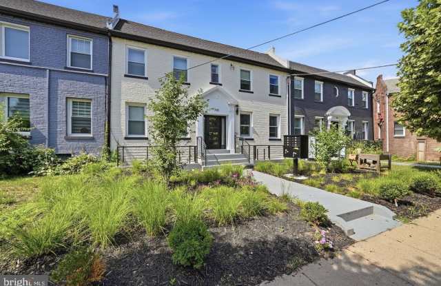 705 QUINCY Street NE Gallery 2