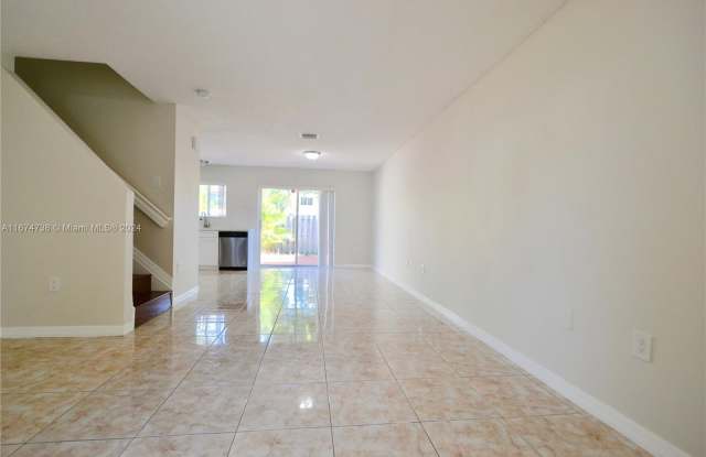 13925 SW 176th Ln - 13925 Southwest 176th Lane, Richmond West, FL 33177
