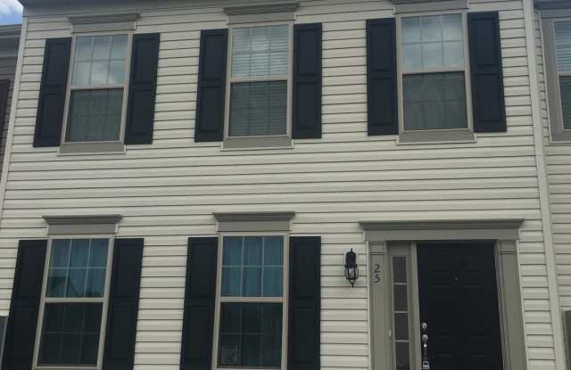 25 SPOON SQUARE - 25 Spoon Square, Warren County, VA 22630
