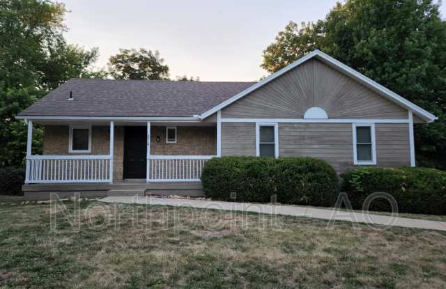2014 NE Concord St - 2014 Northeast Concord Street, Lee's Summit, MO 64086