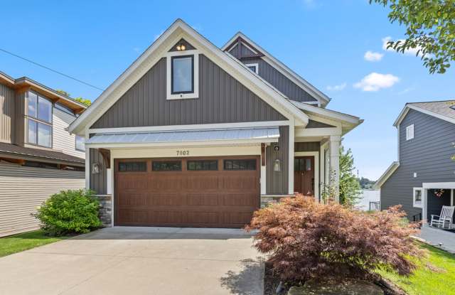 4 bed 3.5 bath Mid Term Rental on Silver Lake in Rockford photos photos