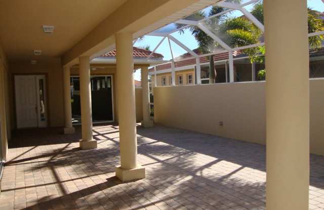 2 Bedroom/Office Courtyard Home in Bell Tower Park! photos photos