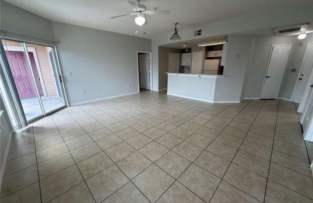 2000 ERVING Circle Gallery 3