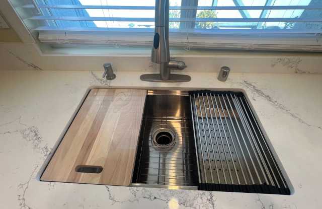 Charming 2 Bed 1.5 Bath Condo in Quiet and Safe Ontario Neighborhood - 1920 East 5th Street, Ontario, CA 91764