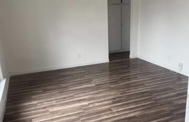 2 bedroom/ 1 bathroom Detroit's Westside Duplex! photos photos