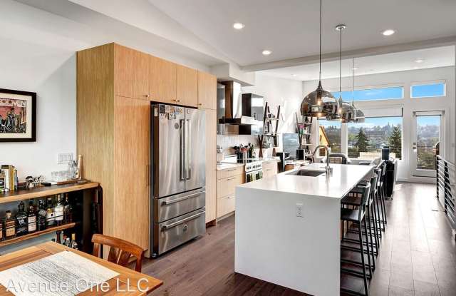 1544 Sturgus Ave. S. Gallery 4
