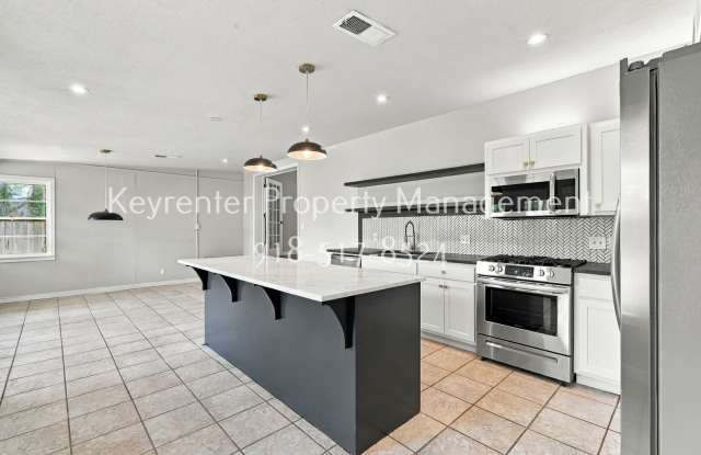 Prime Location! 3 bed/ 2 bath! Close to Riverside & Brookside Gallery 3