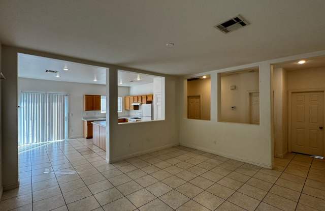 Welcome Home, Single Story 3 bedrooms, Large Backyard with Mountain Views Gallery 4