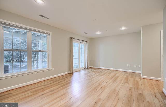 5407 COMMERCE Row Gallery 4
