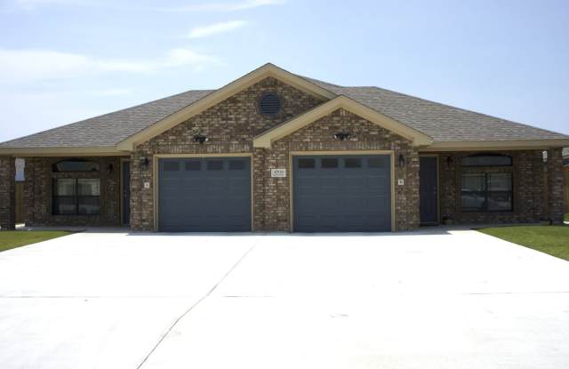 2 bedroom 2 bath close to Clear Creek 8/12 move in date photos photos