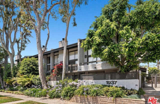 1937 S Beverly Glen Blvd photos photos