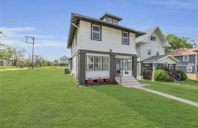 2942 Wayne Ave photos photos