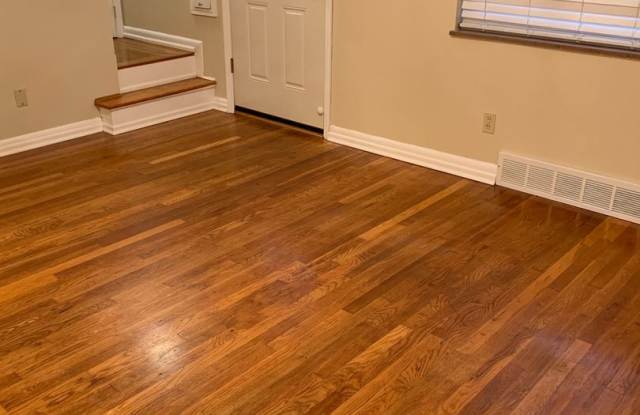 Large Four Bedroom Cape Cod on Quiet Street Gallery 3