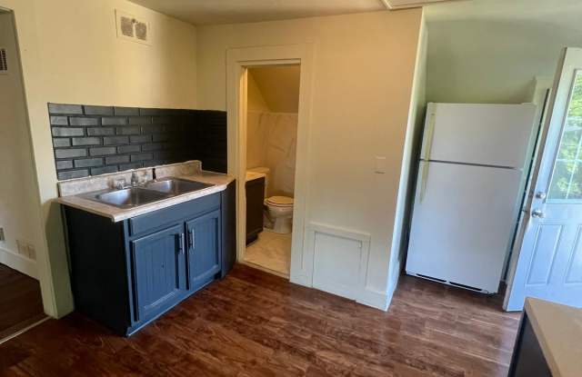 1037 Bluff St photos photos