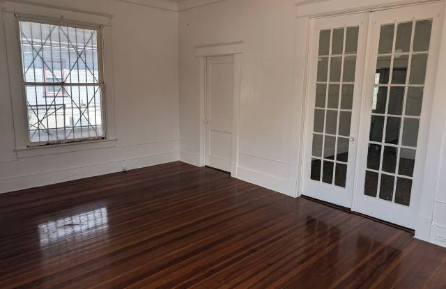 1930 Lyle Ave photos photos