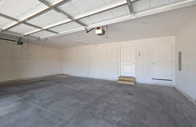 4 Bedroom Home with 3 car garage for rent! Gallery 4
