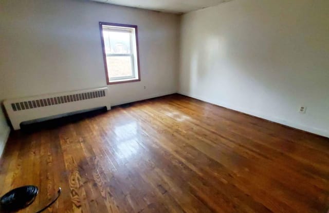 702 Don Street - 2 photos photos