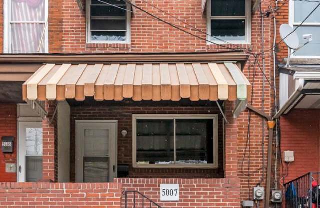 Renovated 2 Bed, 1.5 Bath Rowhome in Hazelwood - Central AC & Heat, Laundry - Available Now! Gallery 1