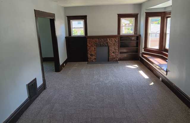 3 Bedroom, 1.5 Bathroom Gallery 3