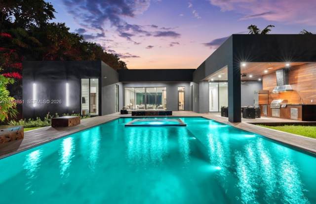 871 NE 83rd St photos photos