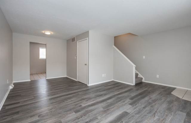 2 BED 1.5 BATH UNIT IN THE BANBURY CONDOMINIUMS! photos photos 2 BED 1.5 BATH UNIT IN THE BANBURY CONDOMINIUMS! photos photos