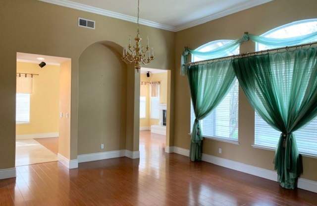 5817 Oak Place Court Gallery 3
