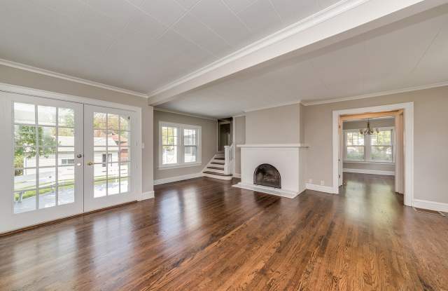 156 North Brainard Avenue Gallery 4