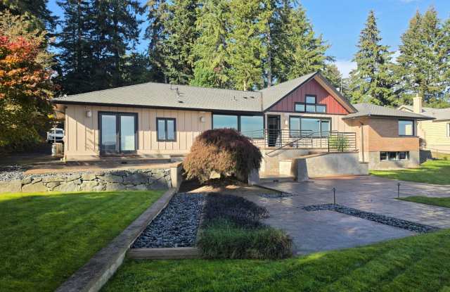 4 Bedroom Chico Way Waterfront! Gallery 1