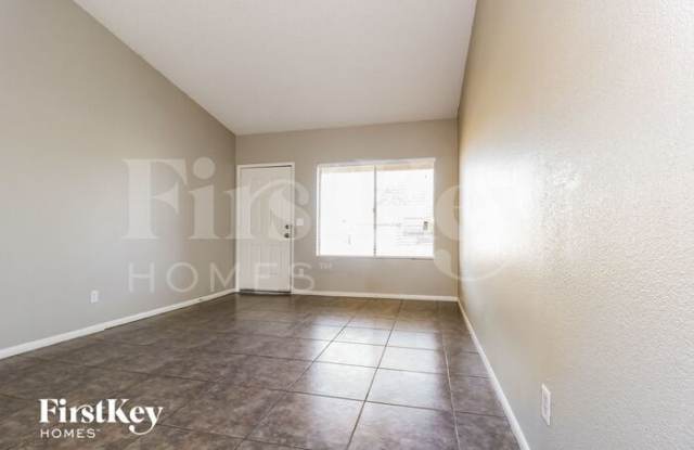 6915 West Jenan Drive Gallery 4