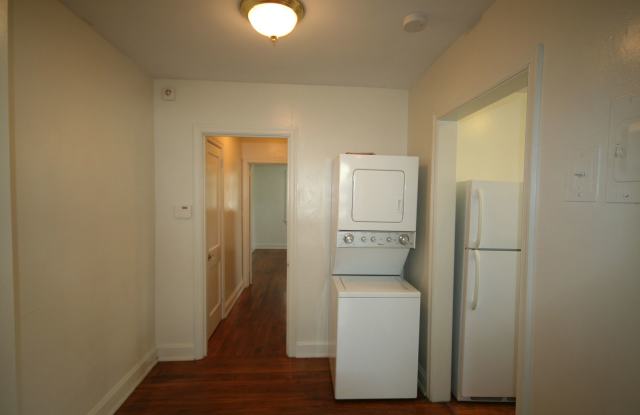 Charming 1BR duplex. Walk to 9th St. and DUKE! Gallery 3