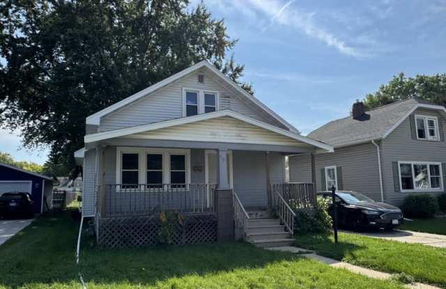 611 Abrams Street - 611 Abrams Street, Green Bay, WI 54302